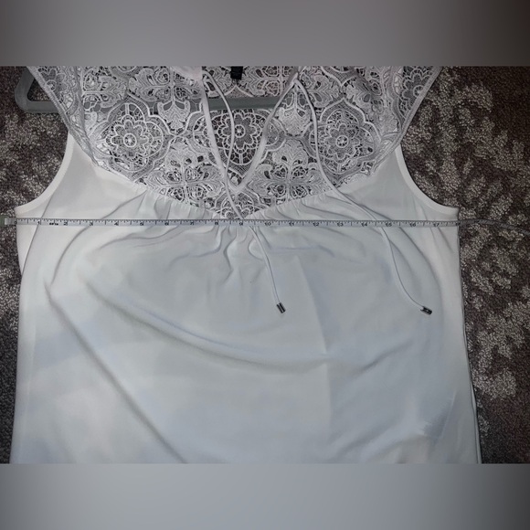 ⭐️White House Black Market⭐️ White Blouse, size Small⭐️ - Picture 10 of 12